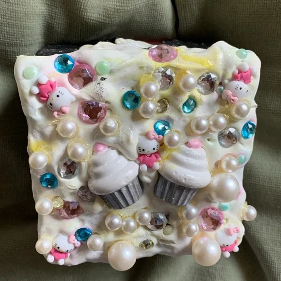 Hello Kitty storage box - Picture 9 of 11